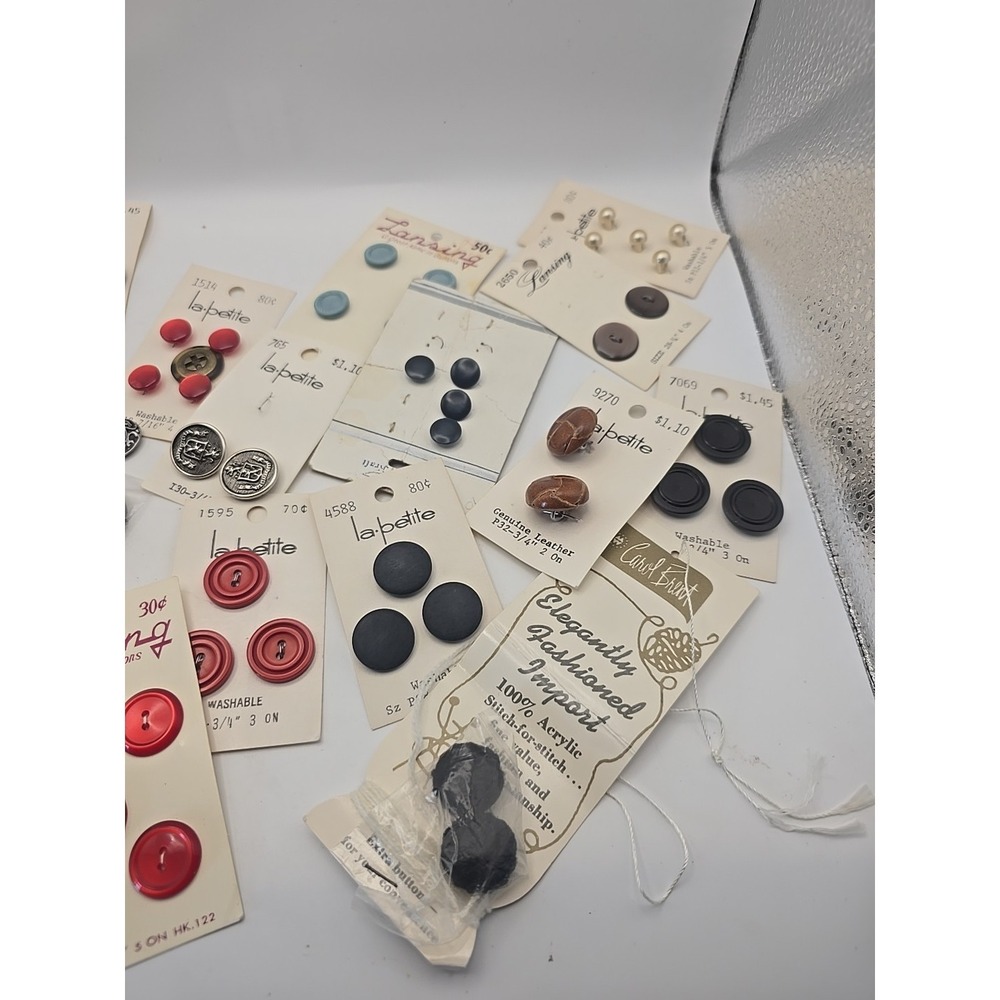 Vintage Buttons Collection‎ - Picture 5 of 8